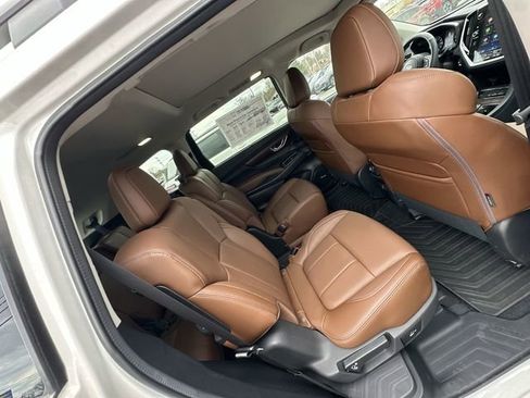 Used 2025 Subaru Ascent Touring w/ Popular Package #1 AWD/4WD image 21