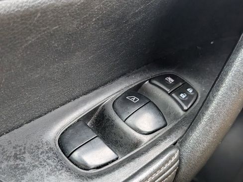 Used 2017 Nissan Rogue SV w/ Midnight Edition image 13