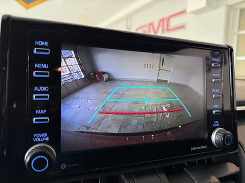 Used 2021 Toyota RAV4 SE image 17