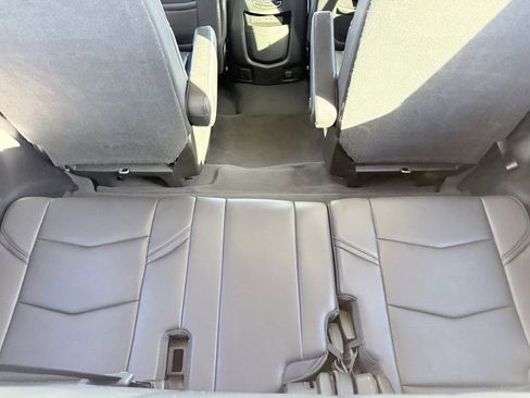 Used 2018 Cadillac Escalade Premium Luxury image 18