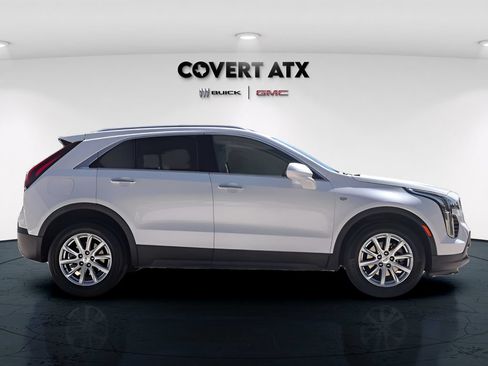 Used 2023 Cadillac XT4 Luxury w/ Cold Weather Package FWD image 6