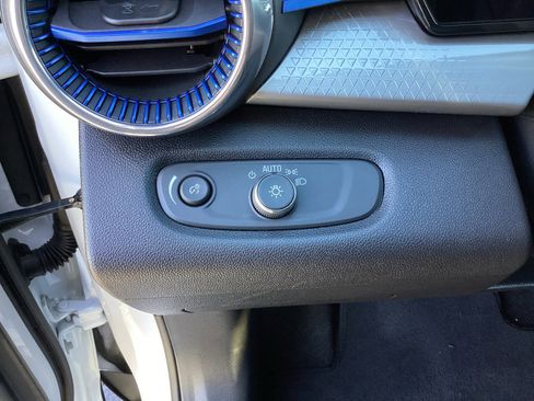 Used 2025 Chevrolet Trax LT w/ LT Convenience Package image 30