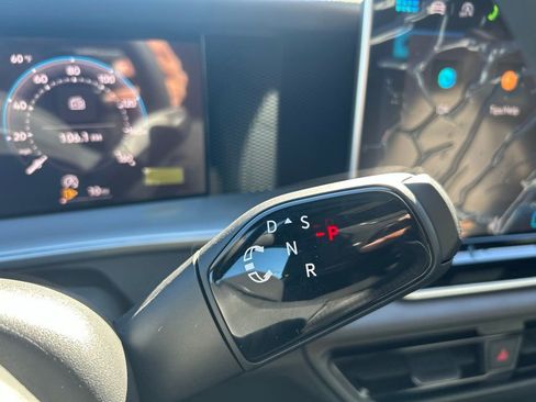 New 2026 Volkswagen Tiguan SE R-Line image 23