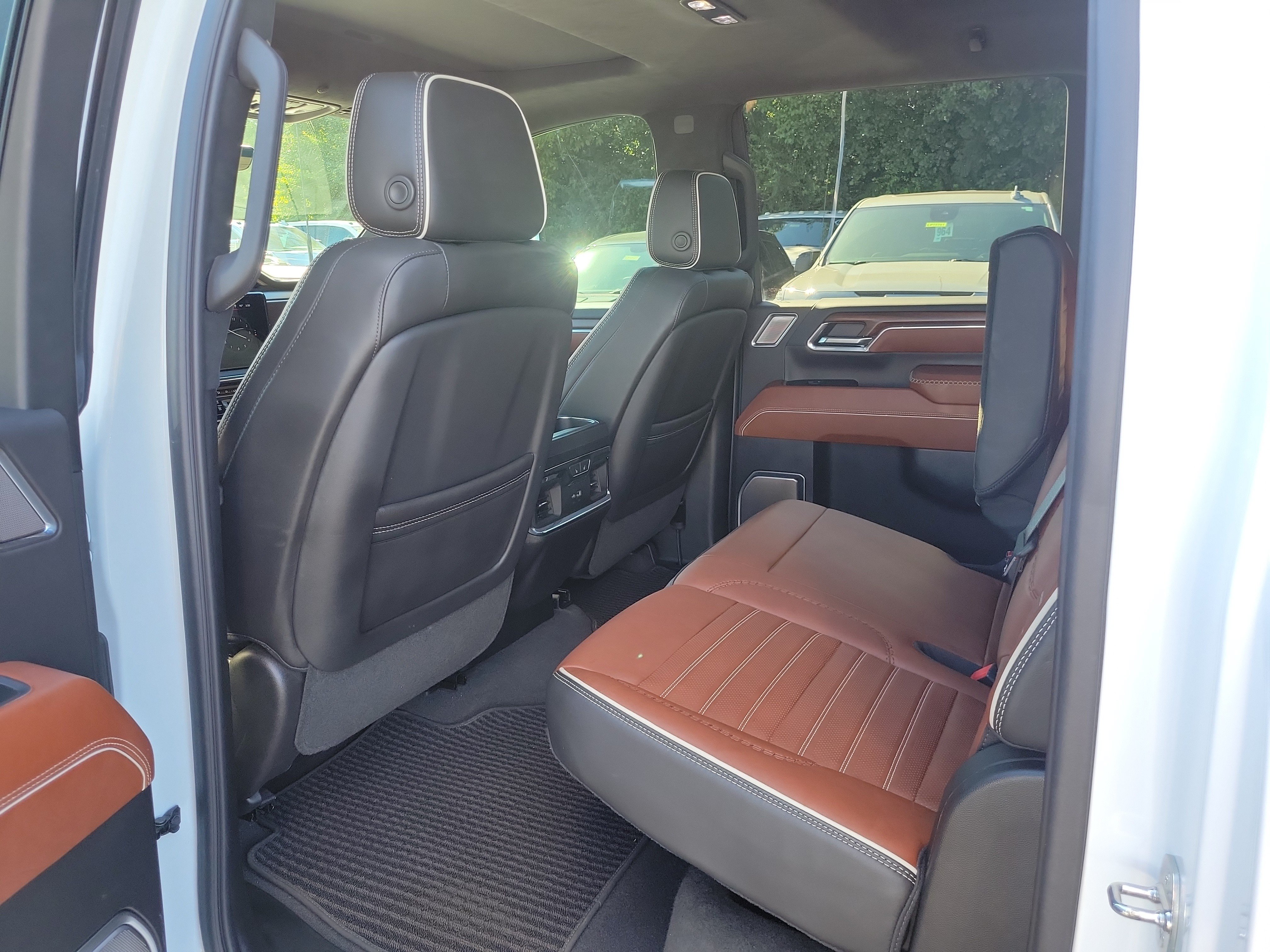 Used 2024 GMC Sierra 2500 Denali Ultimate AWD/4WD image 12