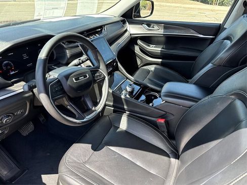 Used 2023 Jeep Grand Cherokee Limited image 40