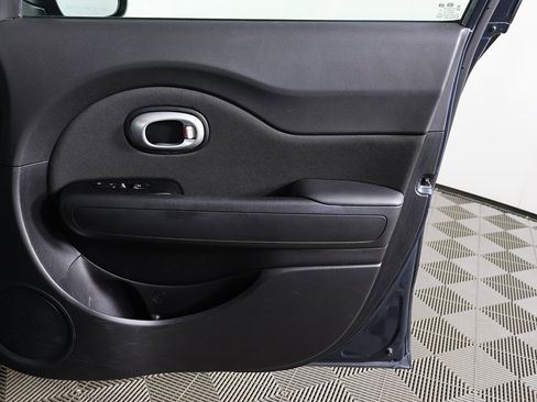 Used 2017 Kia Soul + image 18