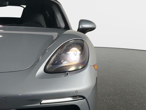 Used 2017 Porsche 718 Boxster S RWD image 18