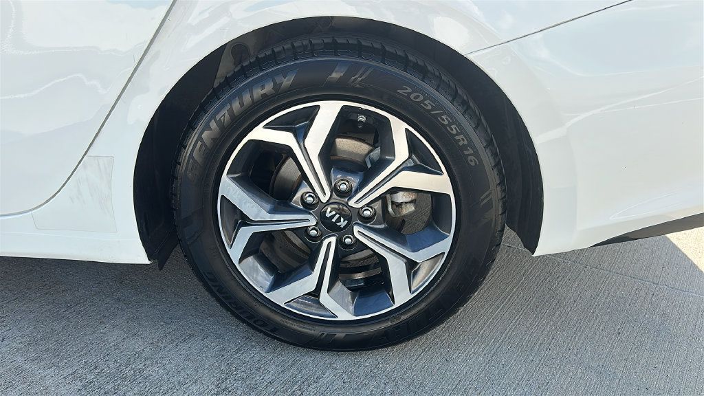 Used 2020 Kia Forte LXS FWD image 17
