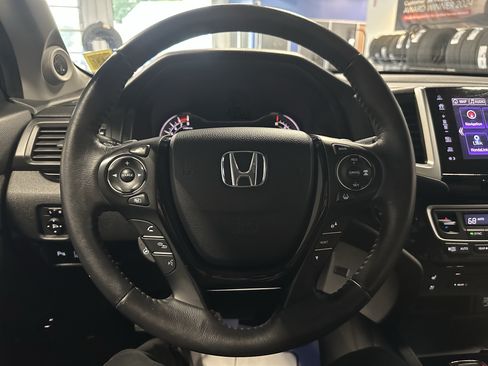 Used 2018 Honda Pilot Elite image 11