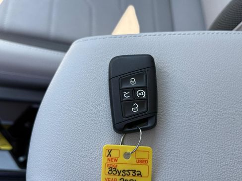 New 2026 Volkswagen Taos SE AWD/4WD image 34