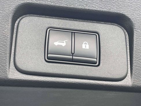 Used 2025 Nissan Rogue SV AWD/4WD image 11