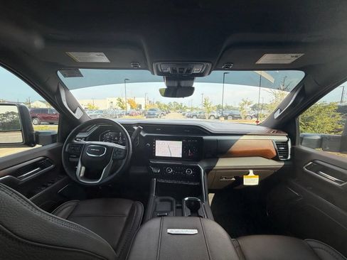 Used 2025 GMC Sierra 2500 Denali w/ Denali Reserve Package AWD/4WD image 21