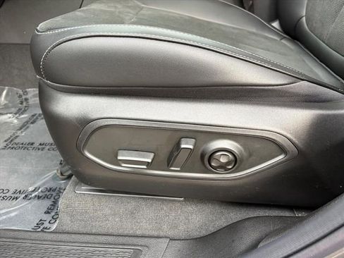 New 2025 Jeep Grand Cherokee Altitude image 14