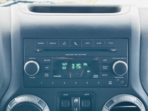 Used 2016 Jeep Wrangler Unlimited Sport image 13