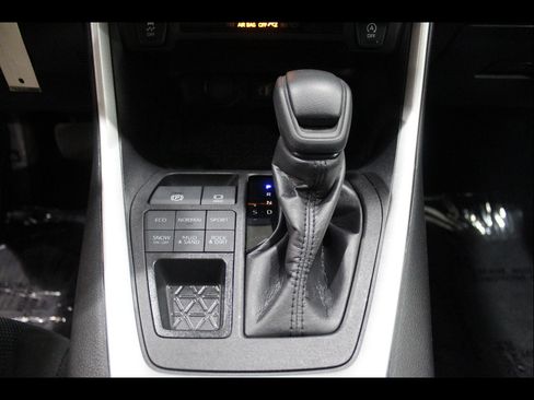 Used 2024 Toyota RAV4 LE AWD/4WD image 30