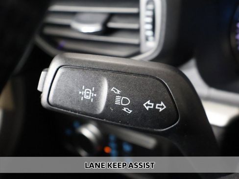 Used 2022 Ford Explorer XLT image 3