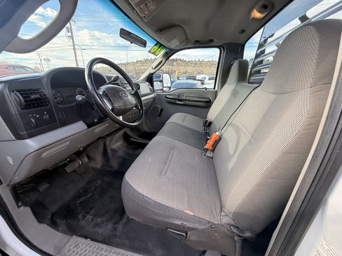 Used 2006 Ford F450 Regular Cab DRW 2WD image 10