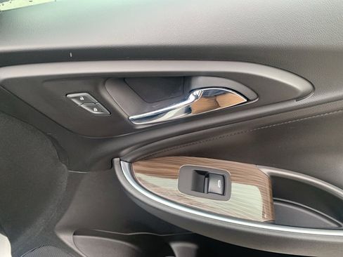 Used 2017 Chevrolet Malibu Premier w/ Driver Confidence Package image 26