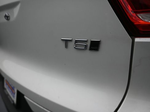 Used 2022 Volvo XC40 T5 R-Design image 88