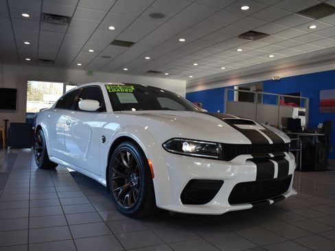Used 2022 Dodge Charger SRT Hellcat w/ Harman/Kardon Audio Group RWD image 18