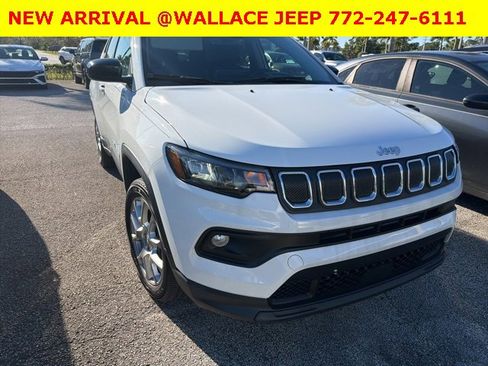 Used 2022 Jeep Compass Latitude image 1