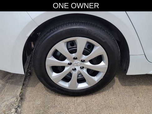 Used 2025 Toyota Corolla LE FWD image 5