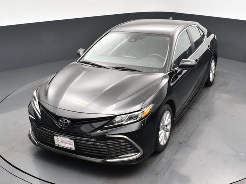 Used 2021 Toyota Camry LE FWD image 22