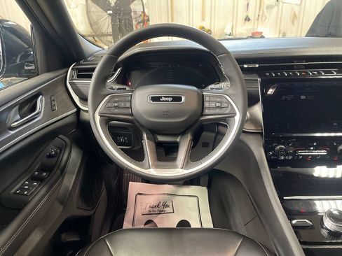 Used 2025 Jeep Grand Cherokee L Limited w/ Trailer Tow Package AWD/4WD image 17