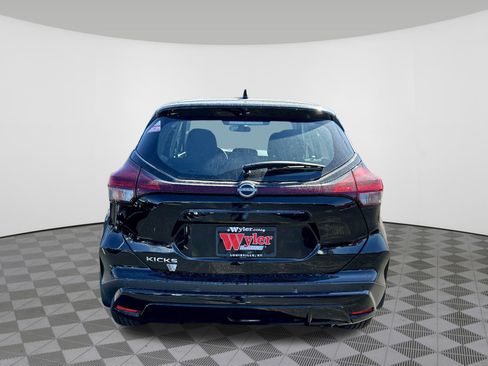 New 2025 Nissan Kicks Play S image 8