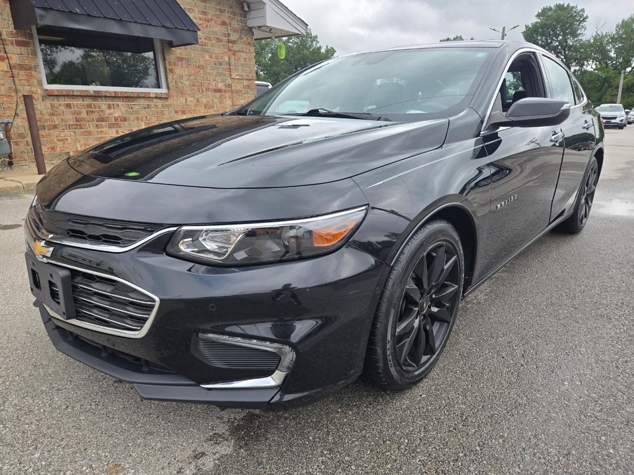Used 2017 Chevrolet Malibu Premier w/ Premier Sun and Wheel Package FWD image 1