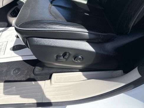 Used 2018 Chrysler Pacifica Limited FWD image 24