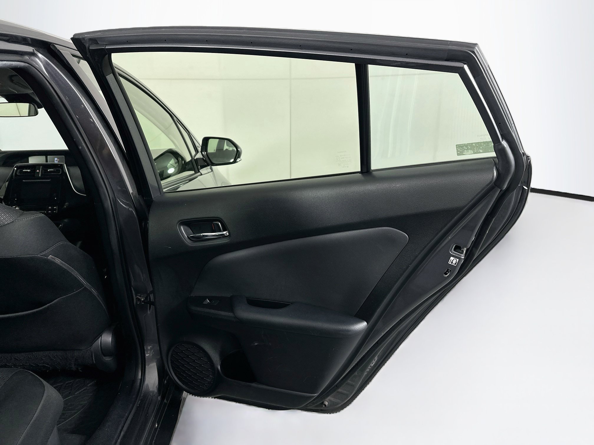 Used 2019 Toyota Prius LE FWD image 28