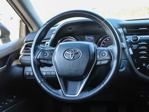 Used 2020 Toyota Camry SE w/ Sunroof Package image 15