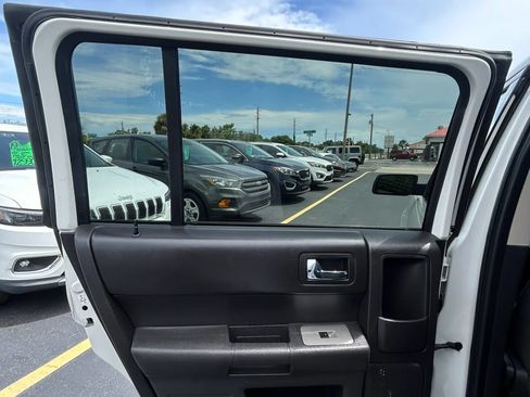 Used 2010 Ford Flex SE FWD image 18