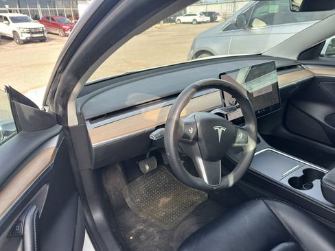 Used 2021 Tesla Model 3 Standard Range Plus image 2