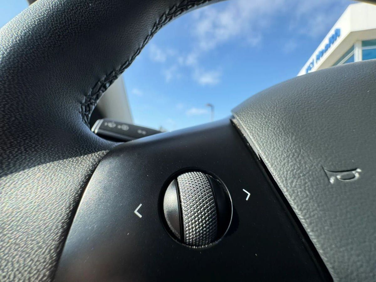 Used 2023 Tesla Model Y Long Range AWD/4WD image 29