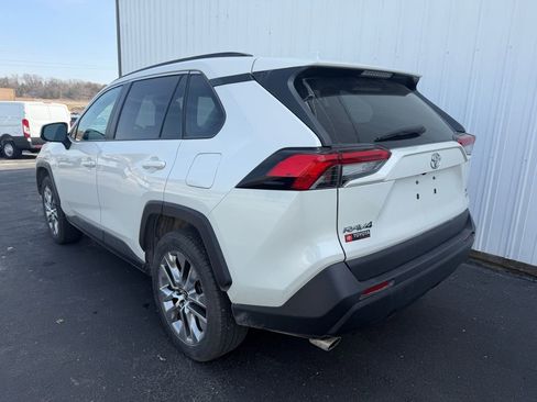 Used 2021 Toyota RAV4 XLE Premium image 2