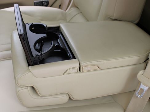 Used 2014 Lexus LX 570 4WD image 37