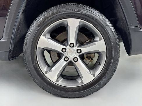 Used 2023 Jeep Grand Cherokee L Limited AWD/4WD image 9
