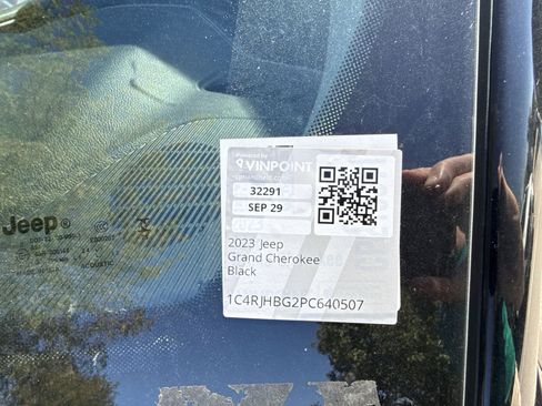 Used 2023 Jeep Grand Cherokee Limited image 33