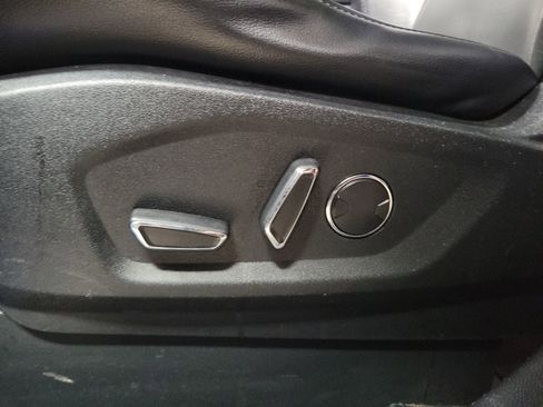 Used 2018 Ford Edge Titanium w/ Technology Package image 18