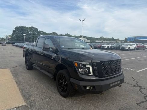 Used 2018 Nissan Titan SL w/ Midnight Edition AWD/4WD image 3