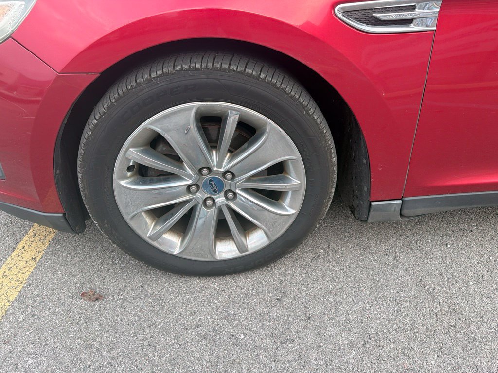Used 2010 Ford Taurus Limited FWD image 3