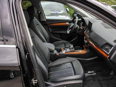 Used 2023 Audi Q5 2.0T Premium w/ Convenience Package image 18