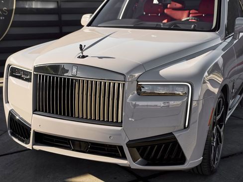 Used 2025 Rolls-Royce Cullinan Black Badge AWD/4WD image 8