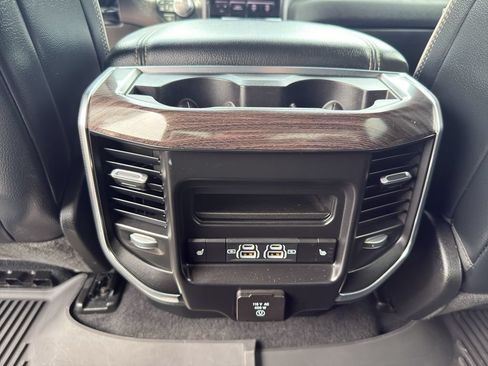 Used 2025 RAM 1500 Laramie AWD/4WD image 32