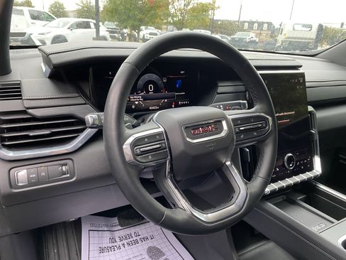 Used 2024 GMC Acadia Elevation image 17