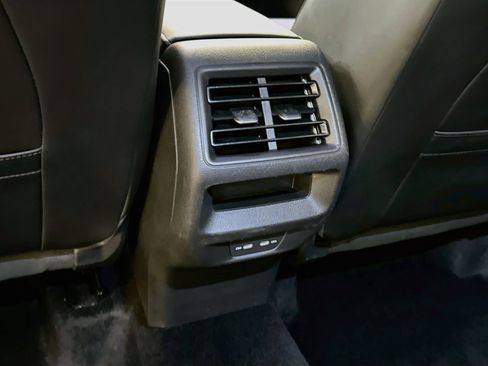 Used 2026 Volkswagen Tiguan SE AWD/4WD image 27