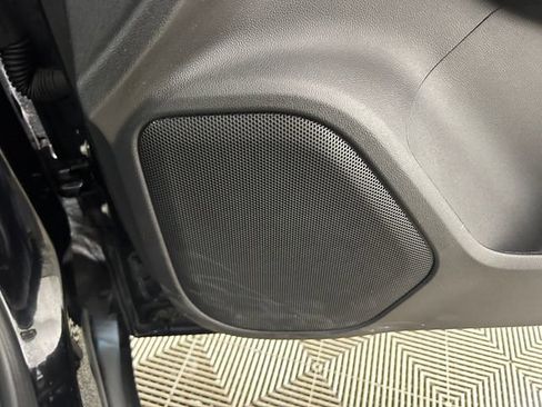 Used 2023 GMC Acadia SLE image 30