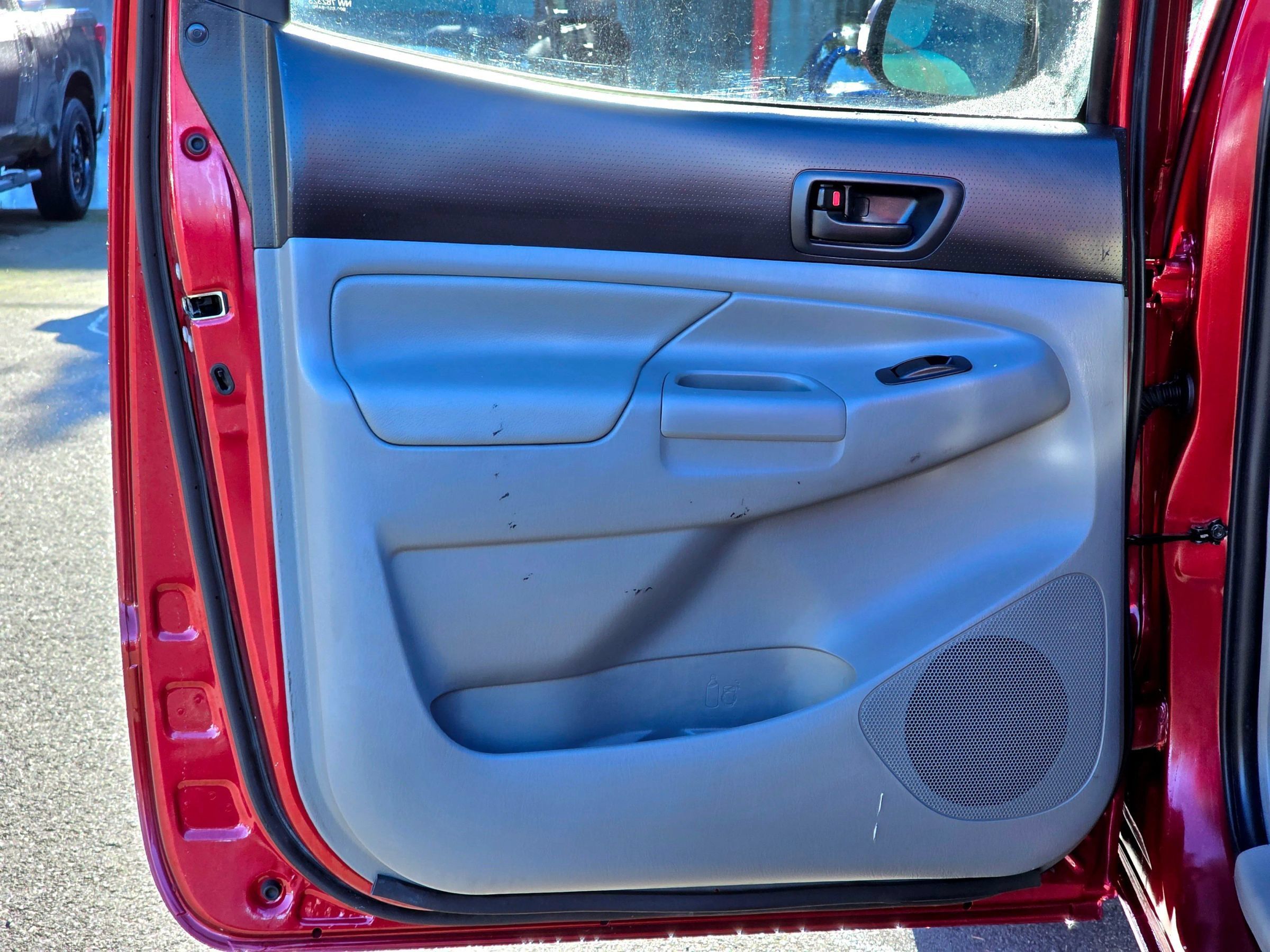 Used 2015 Toyota Tacoma 4x4 Double Cab w/ TRD Sport Package image 29